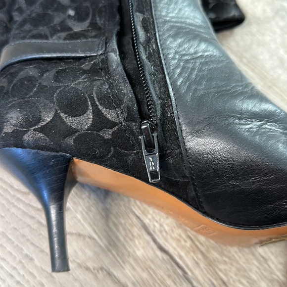 🎩 Coach pointed toe black boots size 6 embossed - Picture 7 of 11